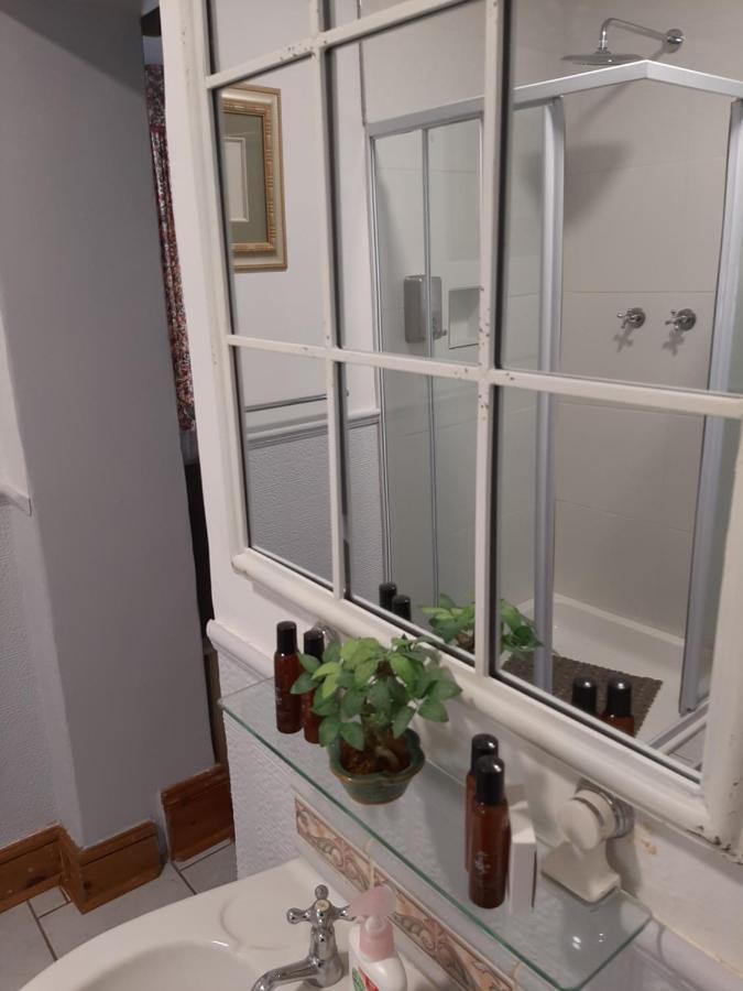 Bed and Breakfast Annies House Крэдок Экстерьер фото