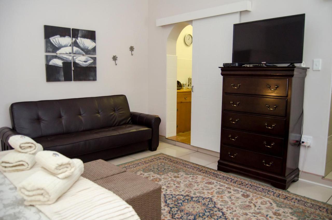 Bed and Breakfast Annies House Крэдок Экстерьер фото